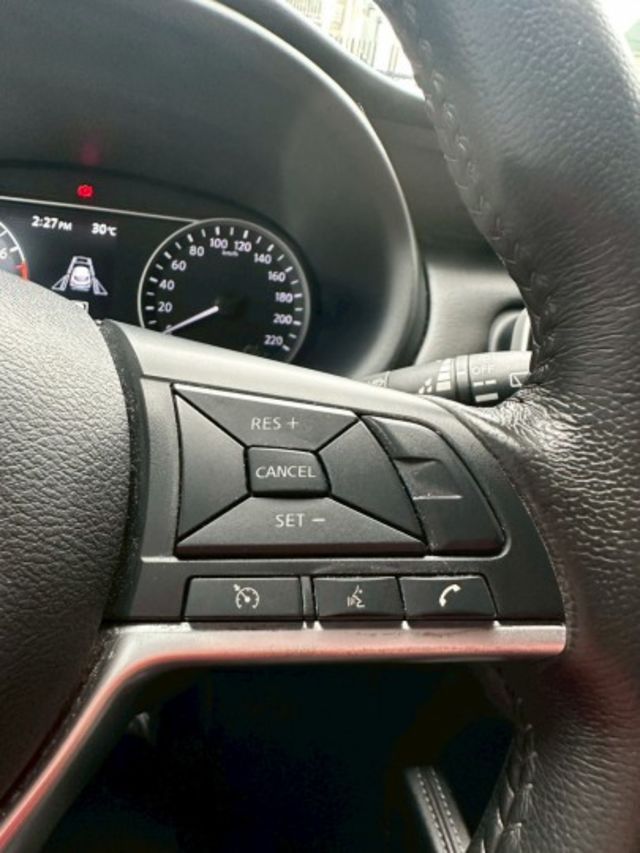 2021年 Kicks 智行旗艦版  升級環倉氣氛燈/360環景/免鑰匙摸門/Carplay/盲點  第13張相片