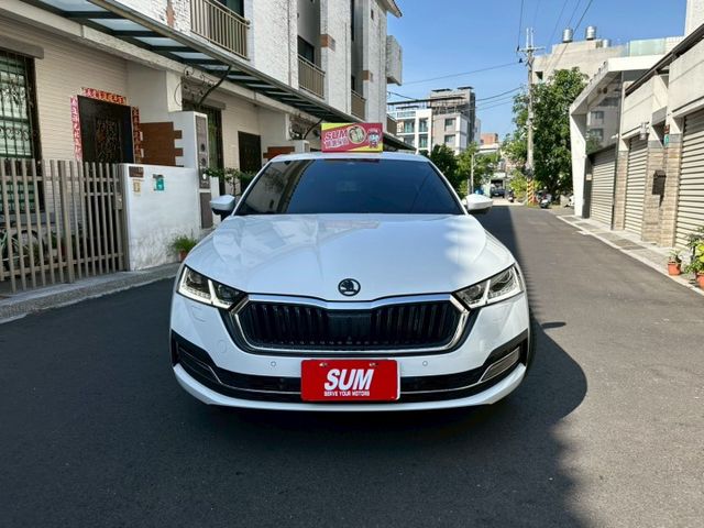 2023 Skoda Octavia 1.5 TSI e-TEC 配備:免鑰匙摸門~電動尾門~ACC跟車~雙前座電熱椅  第2張相片