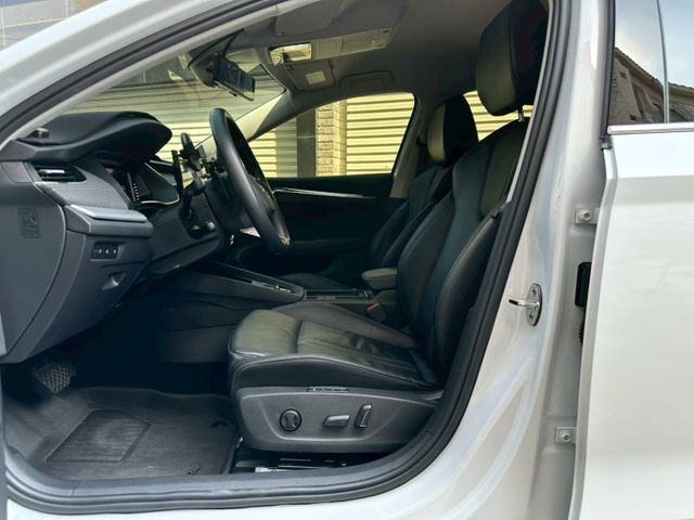 2023 Skoda Octavia 1.5 TSI e-TEC 配備:免鑰匙摸門~電動尾門~ACC跟車~雙前座電熱椅  第9張相片