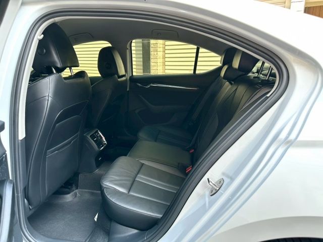 2023 Skoda Octavia 1.5 TSI e-TEC 配備:免鑰匙摸門~電動尾門~ACC跟車~雙前座電熱椅  第10張相片