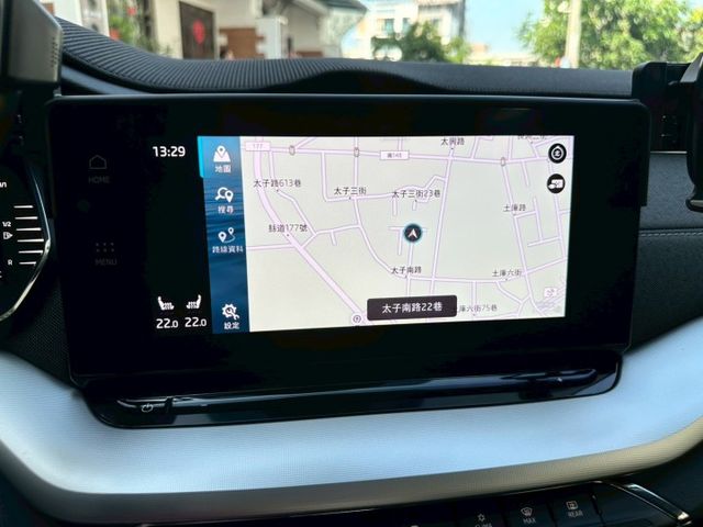 2023 Skoda Octavia 1.5 TSI e-TEC 配備:免鑰匙摸門~電動尾門~ACC跟車~雙前座電熱椅  第14張相片