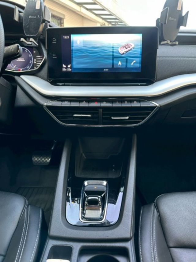 2023 Skoda Octavia 1.5 TSI e-TEC 配備:免鑰匙摸門~電動尾門~ACC跟車~雙前座電熱椅  第15張相片