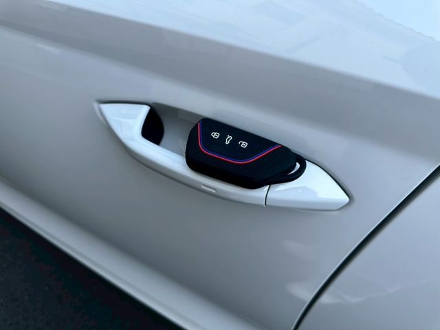 2023 Skoda Octavia 1.5 TSI e-TEC 配備:免鑰匙摸門~電動尾門~ACC跟車~雙前座電熱椅  第16張相片