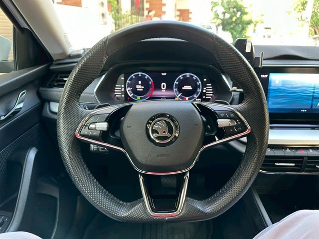 2023 Skoda Octavia 1.5 TSI e-TEC 配備:免鑰匙摸門~電動尾門~ACC跟車~雙前座電熱椅  第18張相片