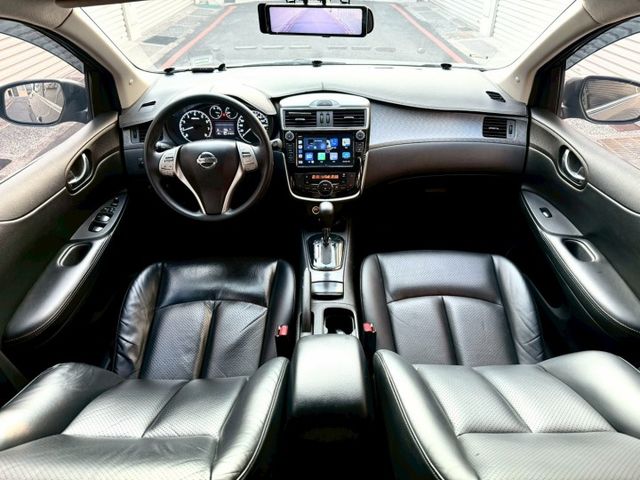 2019 Nissan Tiida 5D 旗艦版 升級：行車記錄器前後/倒車影像/抬頭顯示器/免鑰匙/摸門解鎖/環景影像  第7張相片