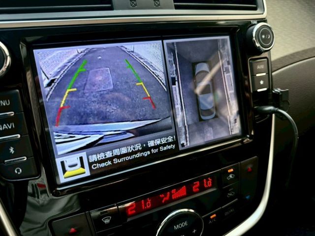 2019 Nissan Tiida 5D 旗艦版 升級：行車記錄器前後/倒車影像/抬頭顯示器/免鑰匙/摸門解鎖/環景影像  第11張相片