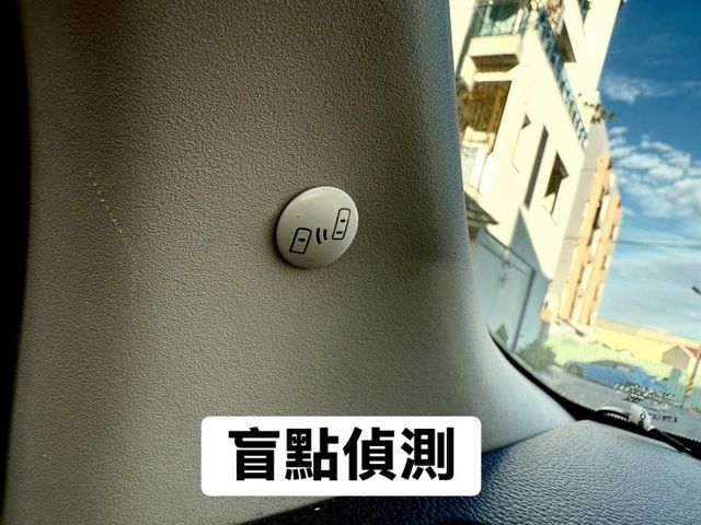 2021 Nissan Tiida 旗艦版 配備: 免鑰匙/摸門~CarPlay~原廠螢幕~盲點~抬頭~前後行車記錄器  第17張相片