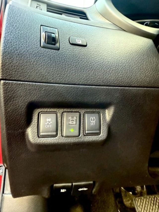 2021 Nissan Tiida 旗艦版 配備: 免鑰匙/摸門~CarPlay~原廠螢幕~盲點~抬頭~前後行車記錄器  第18張相片