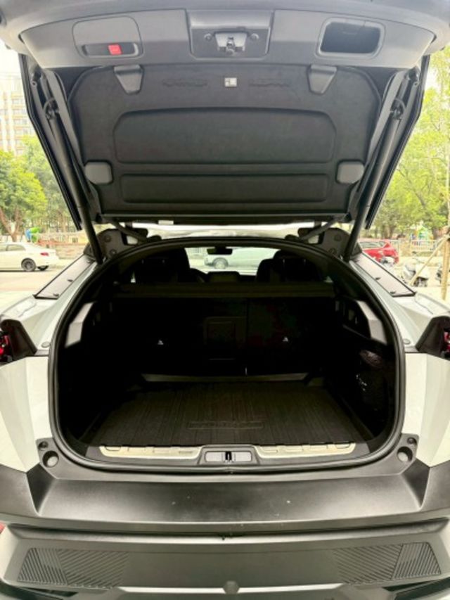 2024 Peugeot 408 GT Premium 總代理 一手 原廠保固內 升級：20吋AG鋁圈/ACC跟車/盲點  第7張相片