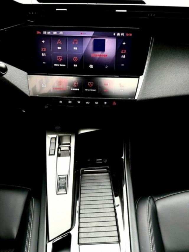 2024 Peugeot 408 GT Premium 總代理 一手 原廠保固內 升級：20吋AG鋁圈/ACC跟車/盲點  第14張相片