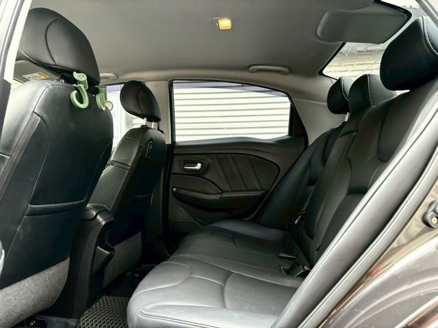 2017 Luxgen S3 1.6旗艦型 配備:藍牙/胎壓/定速/360環景/前方雷達/車道變換輔助  第9張相片