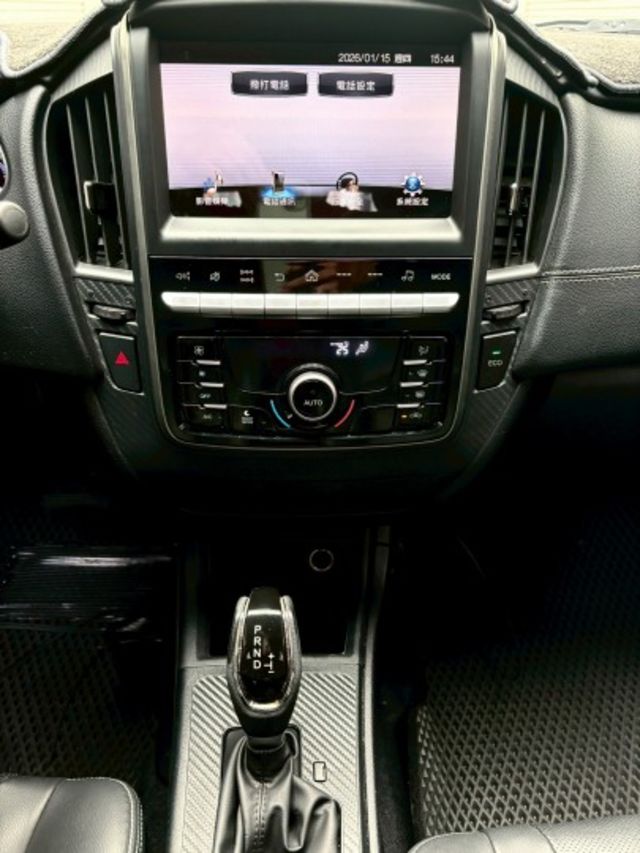 2017 Luxgen S3 1.6旗艦型 配備:藍牙/胎壓/定速/360環景/前方雷達/車道變換輔助  第13張相片