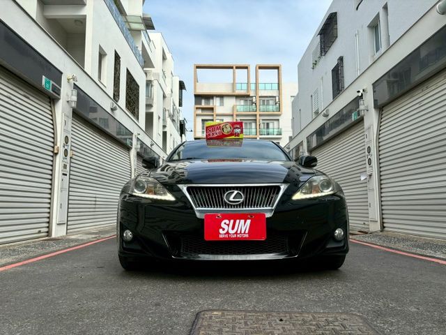 2011年 Lexus IS 250 黑色 免鑰匙/摸門解索/HID頭燈/電動天窗/換檔撥片  第2張相片