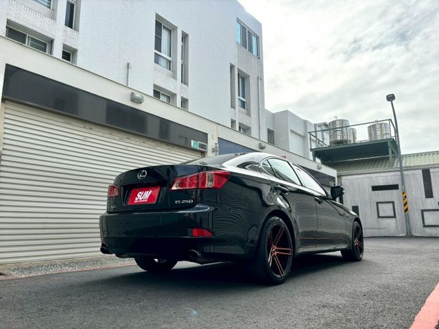 2011年 Lexus IS 250 黑色 免鑰匙/摸門解索/HID頭燈/電動天窗/換檔撥片  第4張相片
