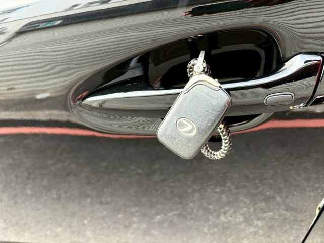 2011年 Lexus IS 250 黑色 免鑰匙/摸門解索/HID頭燈/電動天窗/換檔撥片  第8張相片