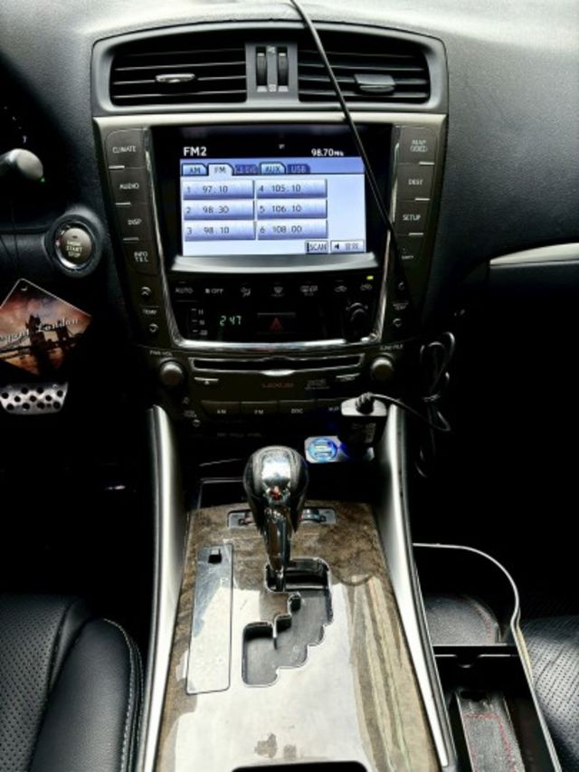 2011年 Lexus IS 250 黑色 免鑰匙/摸門解索/HID頭燈/電動天窗/換檔撥片  第16張相片
