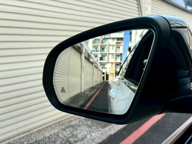 2016 C43 AMG 總代理 升級：發光旋轉高音/渦輪出風口/副駕飾板/柏林音響蓋/小鴨尾/360環景/盲點  第8張相片