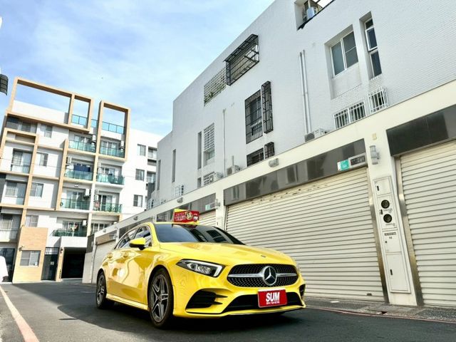 2020年Benz A180 AMG 原版件 配備: 免鑰匙/摸門/倒車影像/自動停車/空力套件/盲點/雙前電動記憶座椅  第1張相片