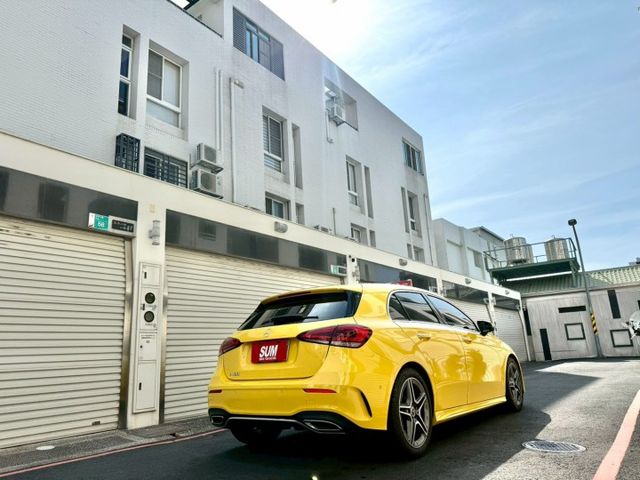 2020年Benz A180 AMG 原版件 配備: 免鑰匙/摸門/倒車影像/自動停車/空力套件/盲點/雙前電動記憶座椅  第4張相片