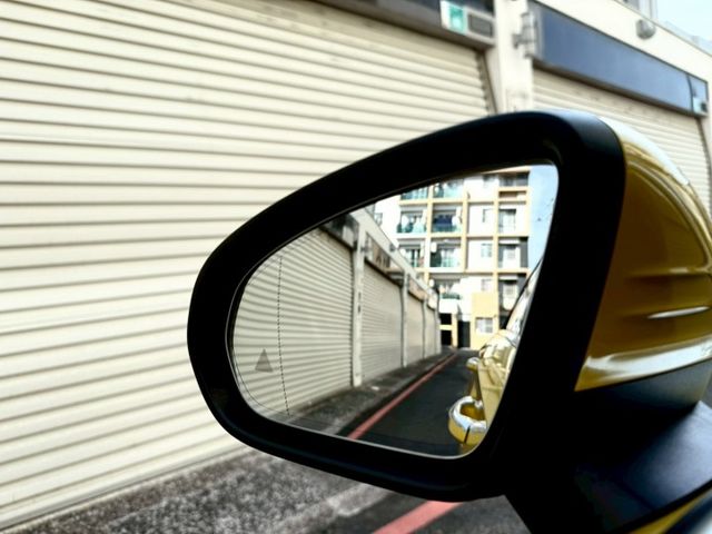 2020年Benz A180 AMG 原版件 配備: 免鑰匙/摸門/倒車影像/自動停車/空力套件/盲點/雙前電動記憶座椅  第8張相片