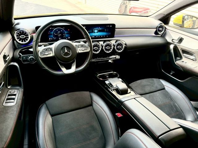 2020年Benz A180 AMG 原版件 配備: 免鑰匙/摸門/倒車影像/自動停車/空力套件/盲點/雙前電動記憶座椅  第10張相片