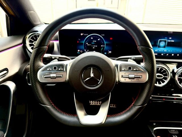 2020年Benz A180 AMG 原版件 配備: 免鑰匙/摸門/倒車影像/自動停車/空力套件/盲點/雙前電動記憶座椅  第17張相片