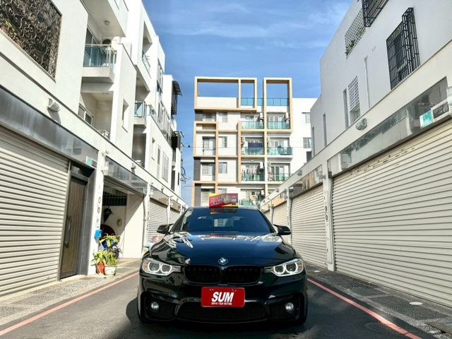 2013年 BMW 328i Xdrive4輪 升級：前大包M3 M-Sport後大包/方向盤/M版18吋鋁/雙前電熱椅  第2張相片