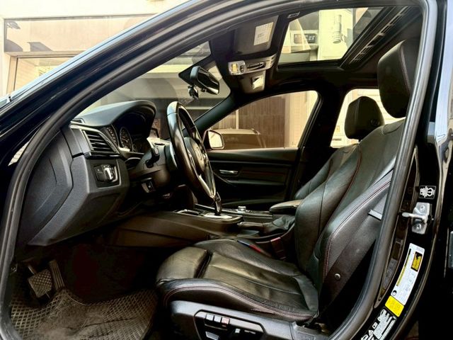 2013年 BMW 328i Xdrive4輪 升級：前大包M3 M-Sport後大包/方向盤/M版18吋鋁/雙前電熱椅  第10張相片