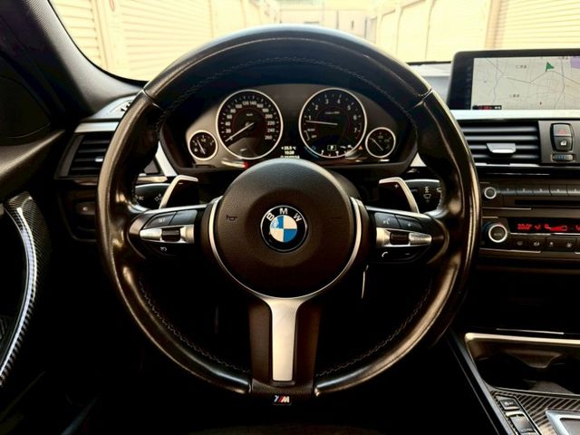 2013年 BMW 328i Xdrive4輪 升級：前大包M3 M-Sport後大包/方向盤/M版18吋鋁/雙前電熱椅  第16張相片