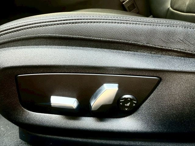 2017 BMW G30 520d 總代理 升級：M版空力套件/18吋M版鋁圈/免鑰匙/摸門/腳踢尾門/車道偏移/盲點  第15張相片