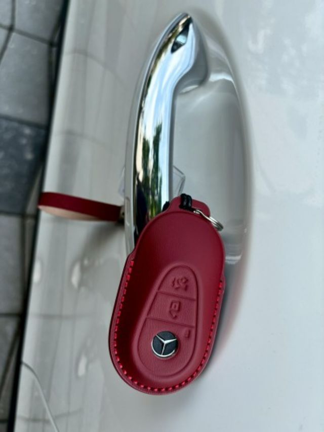 2024 GLC300 SUV 配備:免鑰匙/摸門~盲點~自動停車~氣氛燈~CarPlay~腳踢尾門~雙前電動記憶加熱座  第7張相片