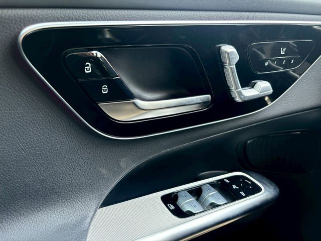 2024 GLC300 SUV 配備:免鑰匙/摸門~盲點~自動停車~氣氛燈~CarPlay~腳踢尾門~雙前電動記憶加熱座  第16張相片