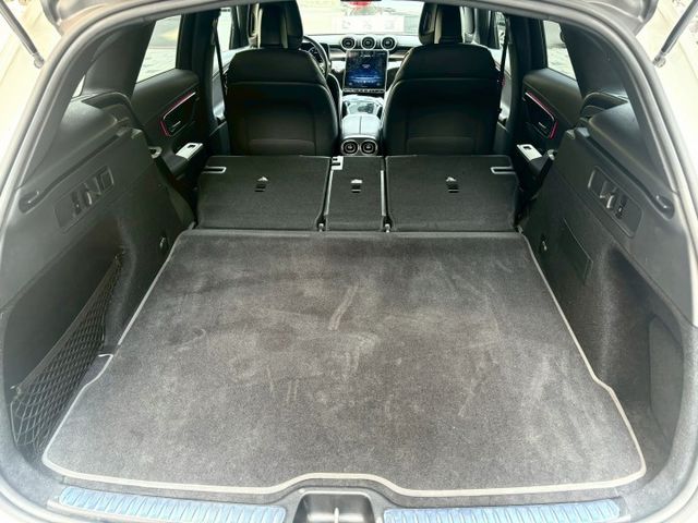 2024 GLC300 SUV 配備:免鑰匙/摸門~盲點~自動停車~氣氛燈~CarPlay~腳踢尾門~雙前電動記憶加熱座  第17張相片