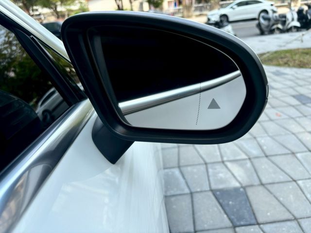 2020 CLA250 AMG 4MATIC 配備:多光束頭燈~22P~全景天窗~腳踢尾門~CarPlay~電動加熱座椅  第8張相片