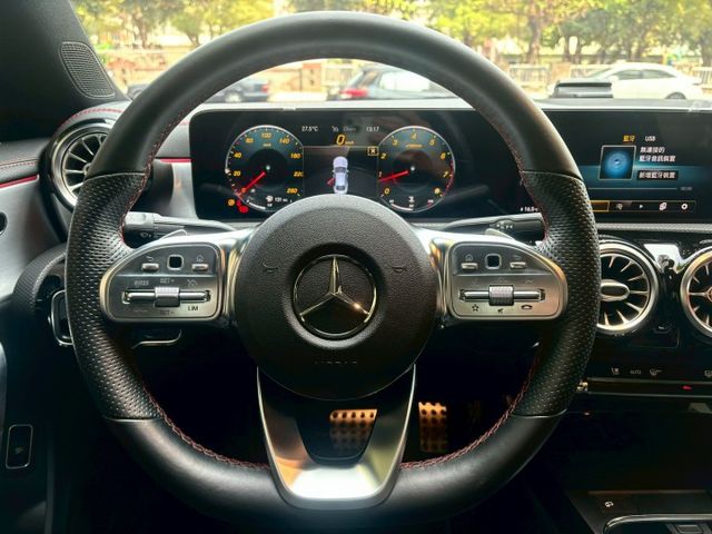 2020 CLA250 AMG 4MATIC 配備:多光束頭燈~22P~全景天窗~腳踢尾門~CarPlay~電動加熱座椅  第15張相片