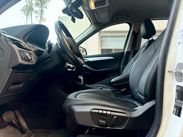 2016 BMW X1 sDrive18d 總代理 自動停車~摸門解鎖~無線藍芽~雙前座電動座椅~氣氛燈  第8張相片
