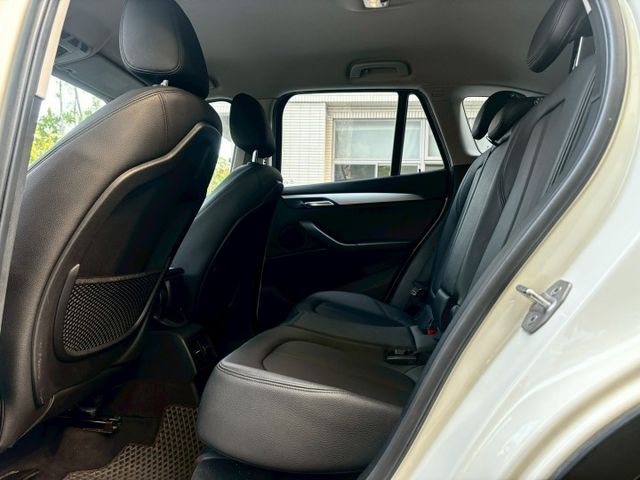 2016 BMW X1 sDrive18d 總代理 自動停車~摸門解鎖~無線藍芽~雙前座電動座椅~氣氛燈  第9張相片