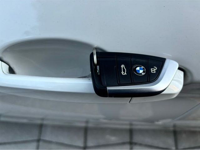 2016 BMW X1 sDrive18d 總代理 自動停車~摸門解鎖~無線藍芽~雙前座電動座椅~氣氛燈  第13張相片