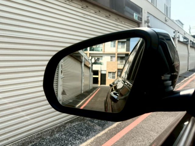 2019年GLC300CoupeAMG小改款 柏林之音/360環景/多光束頭燈/四門摸門/Carplay/電熱座椅  第9張相片