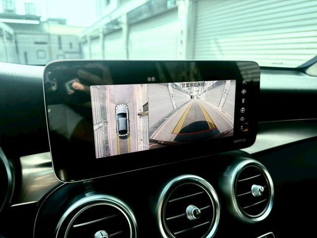 2019年GLC300CoupeAMG小改款 柏林之音/360環景/多光束頭燈/四門摸門/Carplay/電熱座椅  第13張相片