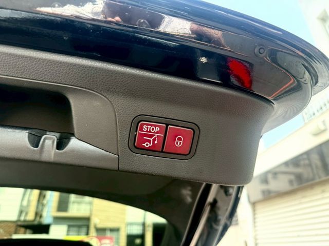 2019年GLC300CoupeAMG小改款 柏林之音/360環景/多光束頭燈/四門摸門/Carplay/電熱座椅  第15張相片