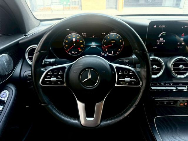 2019年GLC300CoupeAMG小改款 柏林之音/360環景/多光束頭燈/四門摸門/Carplay/電熱座椅  第18張相片
