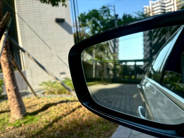 2023 BMW 330i Sport line ID8 下訂送升級M版包 遠端啟動/摸門解鎖/盲點/5AS套件/加熱座  第13張相片