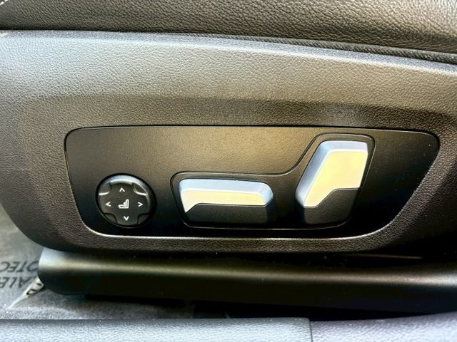 2023 BMW 330i Sport line ID8 下訂送升級M版包 遠端啟動/摸門解鎖/盲點/5AS套件/加熱座  第14張相片