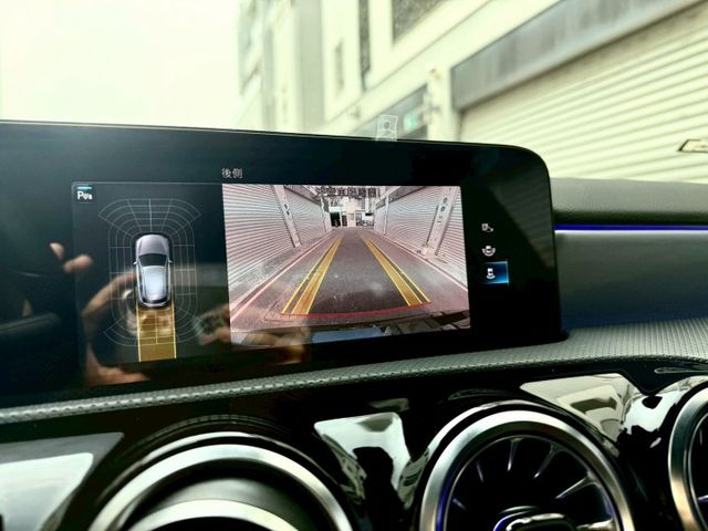 2021 Benz A180 AMG 總代理 免鑰匙/摸門/23P跟車/Carplay/盲點/雙前電動座椅/18吋鋁圈  第13張相片