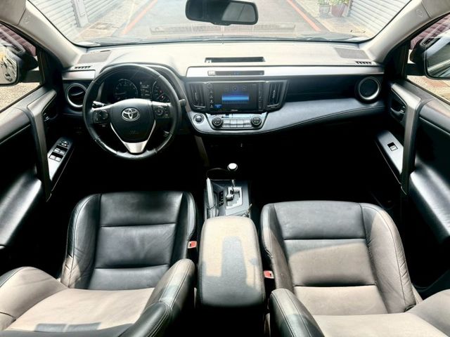 2016年 Toyota Rav4 頂級 小改款 配備:免鑰匙/摸門/TSS跟車/車道偏移/倒車顯影/駕駛座電動調整  第9張相片