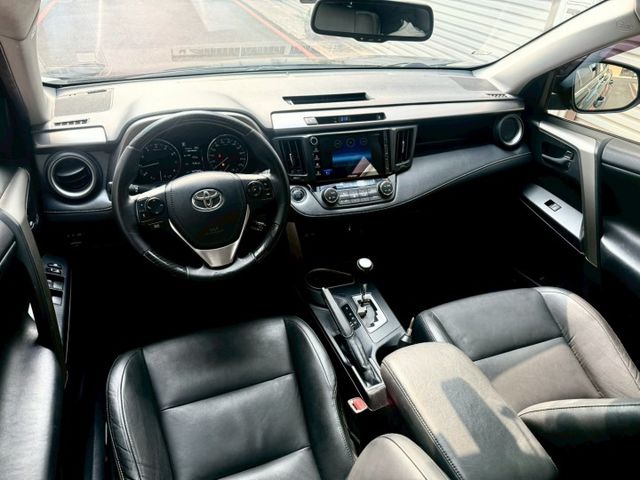 2016年 Toyota Rav4 頂級 小改款 配備:免鑰匙/摸門/TSS跟車/車道偏移/倒車顯影/駕駛座電動調整  第12張相片