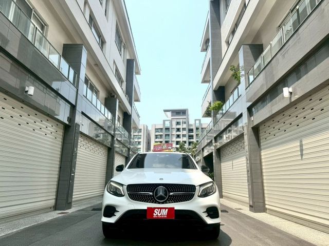 2019年 GLC300 Coupe 4Matic AMG 23P跟車/黑色天篷/盲點偵測/雙前加熱座椅/腳踢電尾  第2張相片