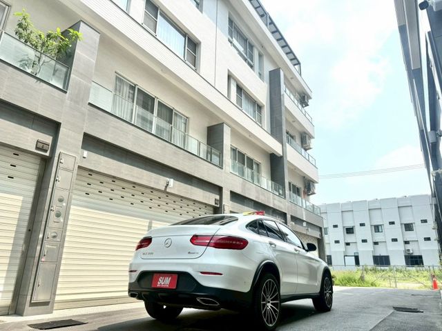2019年 GLC300 Coupe 4Matic AMG 23P跟車/黑色天篷/盲點偵測/雙前加熱座椅/腳踢電尾  第4張相片