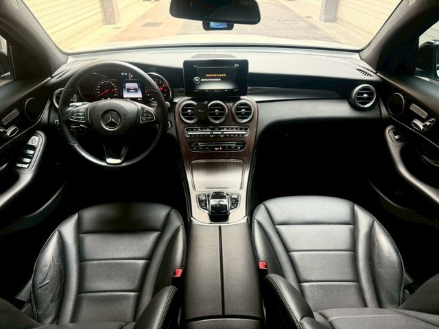 2019年 GLC300 Coupe 4Matic AMG 23P跟車/黑色天篷/盲點偵測/雙前加熱座椅/腳踢電尾  第9張相片